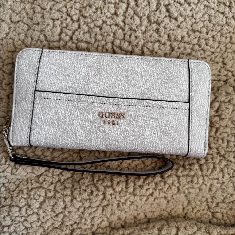 New Guess Wallet
